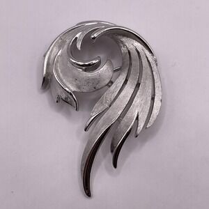Vintage Trifari Swirl Modernist‎ Abstract Silver Tone Brooch Pin Brushed READ